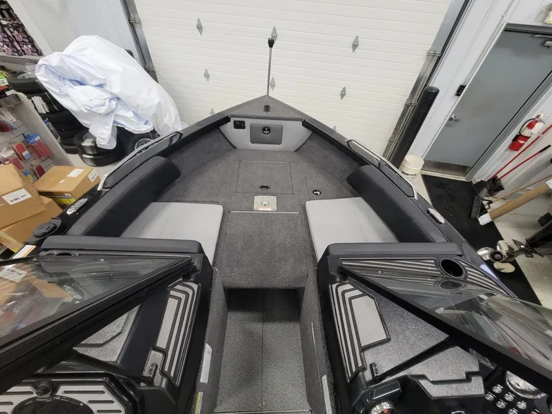 Slide: The Image of Crestliner 1850 Sportfish 2025 - 8