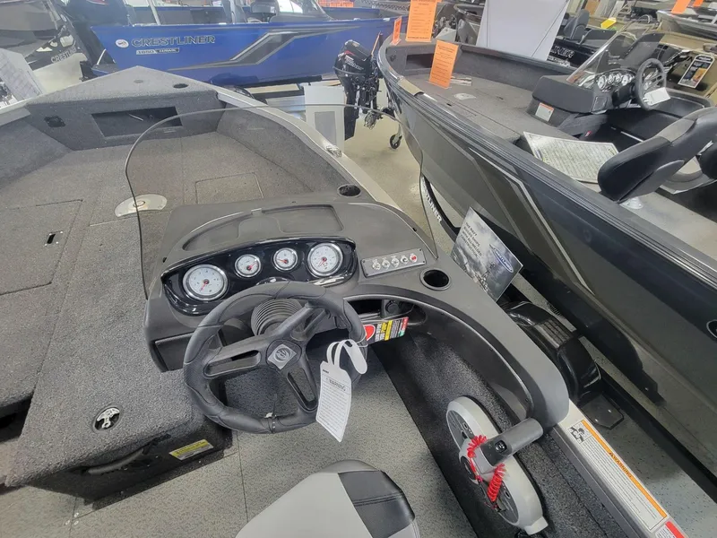 Slide: The Image of Crestliner 1650 HAWK SC 2025 - 12