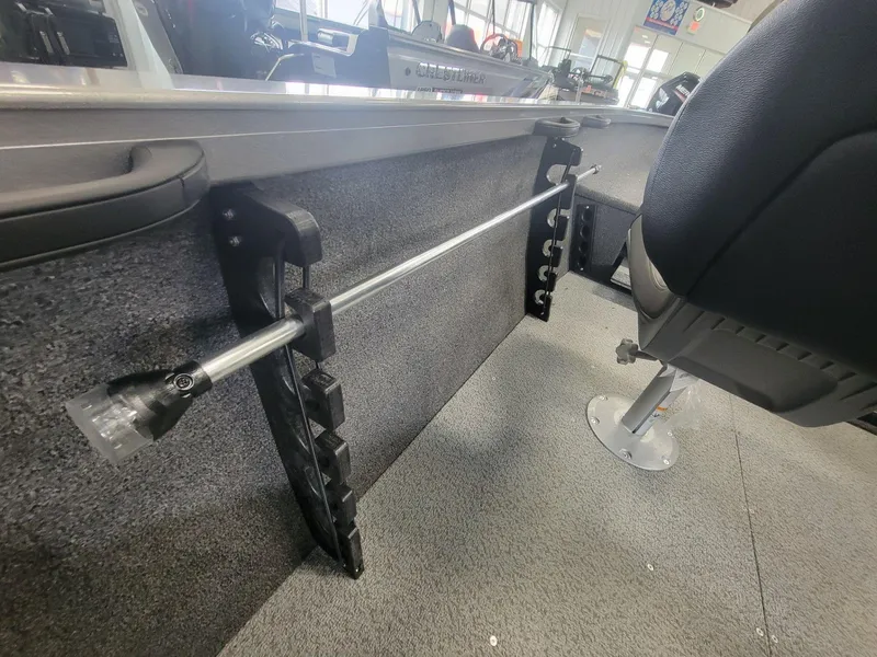 Slide: The Image of Crestliner 1650 HAWK SC 2025 - 13