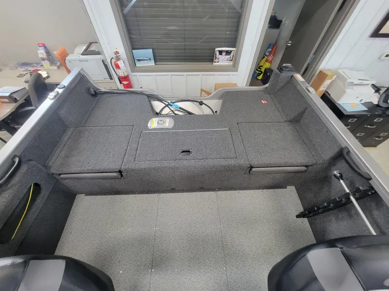 Slide: The Image of Crestliner 1650 HAWK SC 2025 - 6