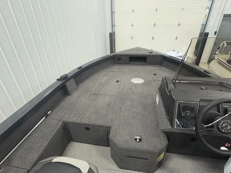 Slide: The Image of Crestliner 1850 Fish Hawk SC 2025 - 10