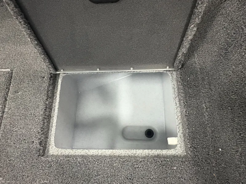 Slide: The Image of Crestliner 1850 Fish Hawk SC 2025 - 17