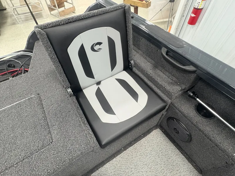 Slide: The Image of Crestliner 1850 Fish Hawk SC 2025 - 21