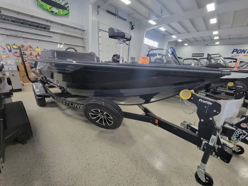 The Image of Crestliner 1850 Fish Hawk SC 2025 - 1