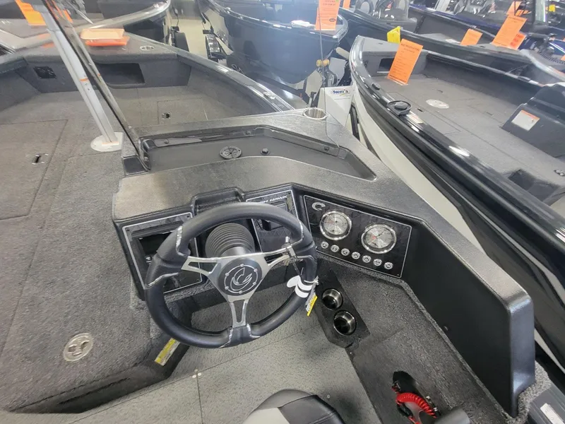 Slide: The Image of Crestliner 1850 Fish Hawk SC 2025 - 12