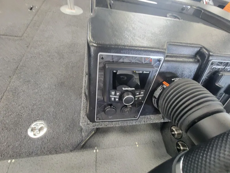 Slide: The Image of Crestliner 1850 Fish Hawk SC 2025 - 13