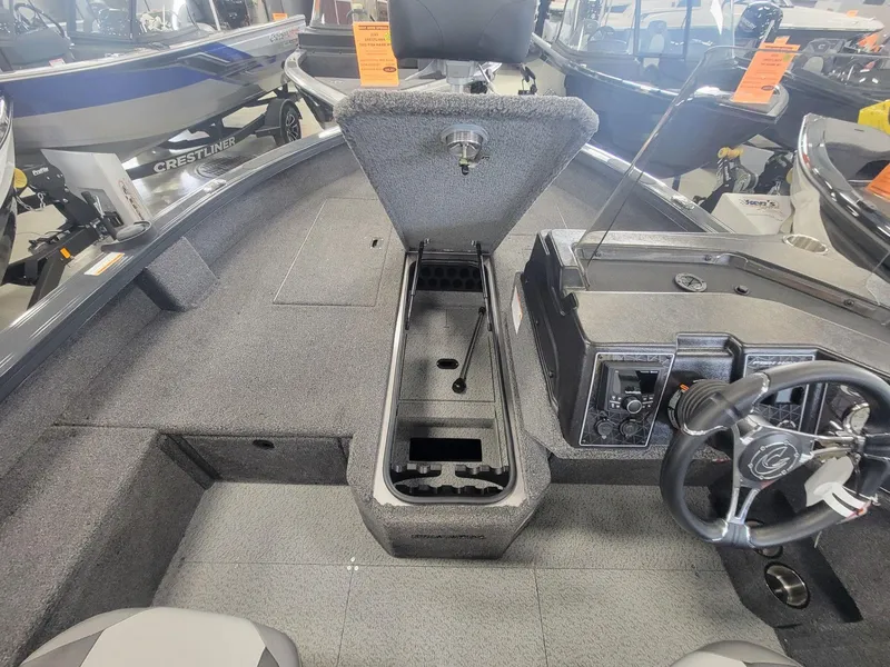 Slide: The Image of Crestliner 1850 Fish Hawk SC 2025 - 14
