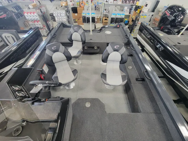 Slide: The Image of Crestliner 1850 Fish Hawk SC 2025 - 15