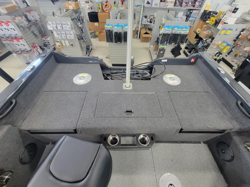 Slide: The Image of Crestliner 1850 Fish Hawk SC 2025 - 16