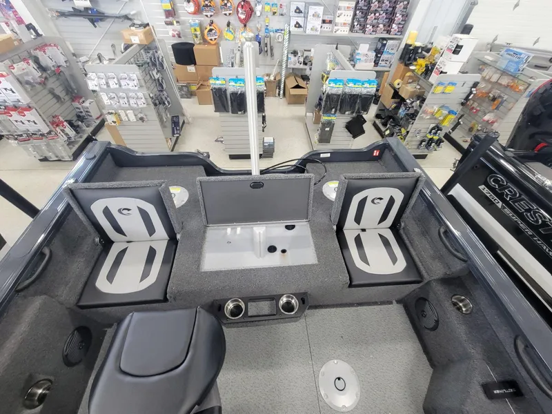 Slide: The Image of Crestliner 1850 Fish Hawk SC 2025 - 17