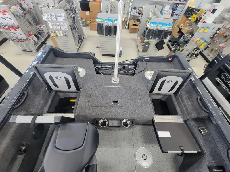 Slide: The Image of Crestliner 1850 Fish Hawk SC 2025 - 18