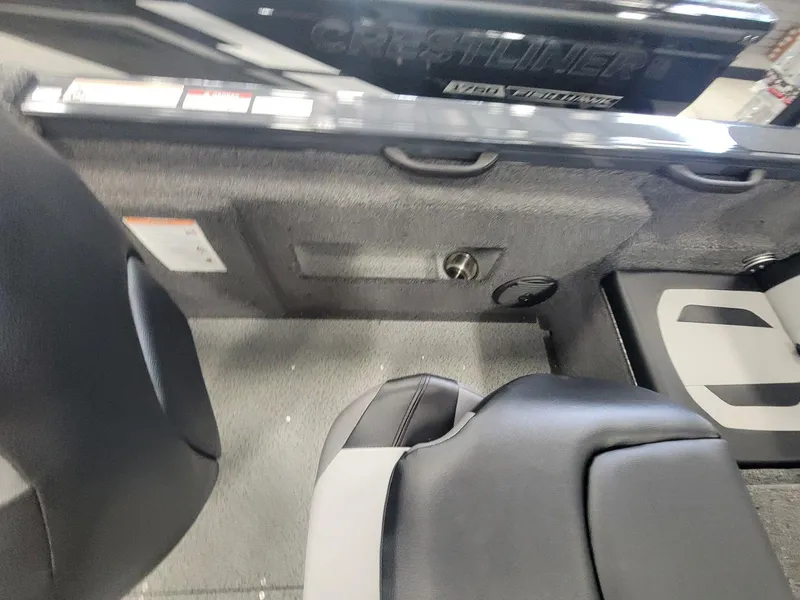 Slide: The Image of Crestliner 1850 Fish Hawk SC 2025 - 19