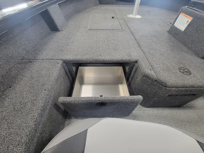 Slide: The Image of Crestliner 1850 Fish Hawk SC 2025 - 23