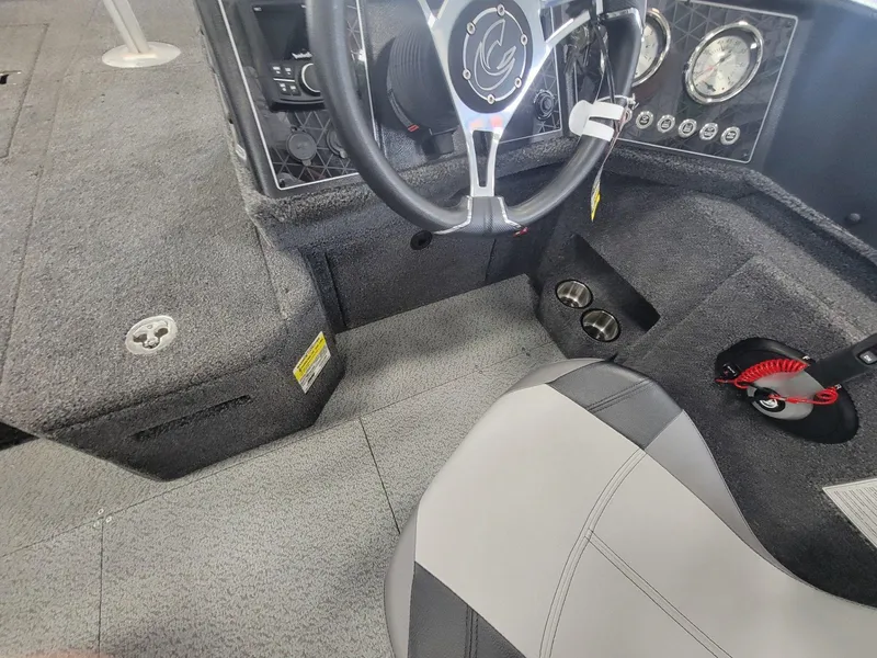 Slide: The Image of Crestliner 1850 Fish Hawk SC 2025 - 24