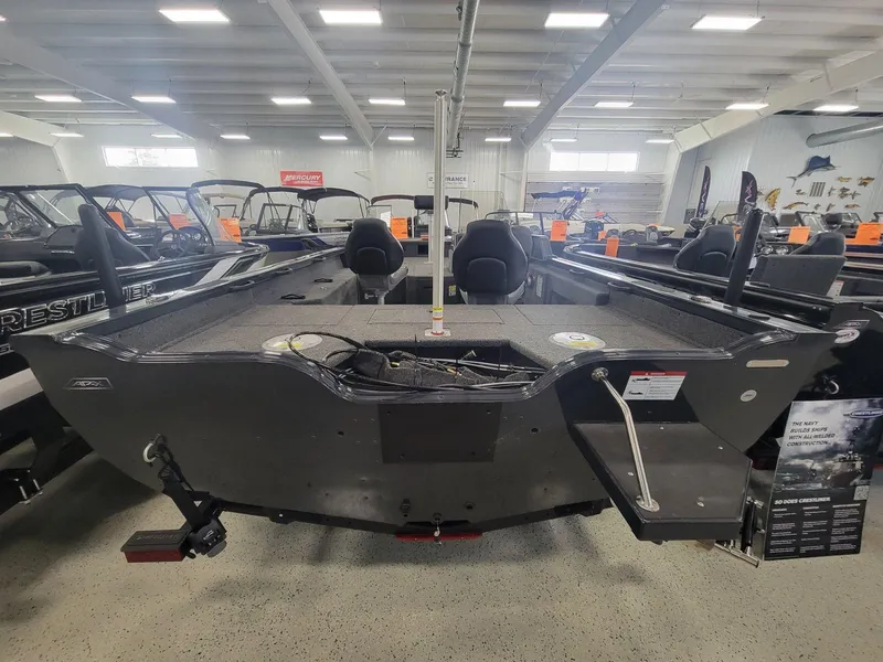 Slide: The Image of Crestliner 1850 Fish Hawk SC 2025 - 6