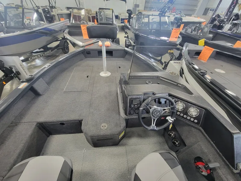 Slide: The Image of Crestliner 1850 Fish Hawk SC 2025 - 8