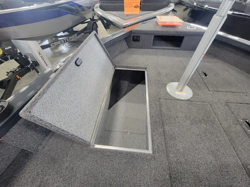 Slide: The Image of Crestliner 1850 Fish Hawk SC 2025 - 9