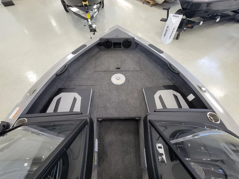 Slide: The Image of Crestliner 1850 Super Hawk 2025 - 10