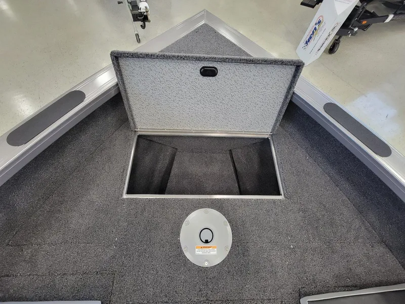 Slide: The Image of Crestliner 1850 Super Hawk 2025 - 11