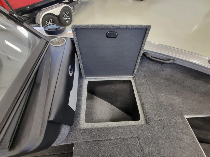 Slide: The Image of Crestliner 1850 Super Hawk 2025 - 12