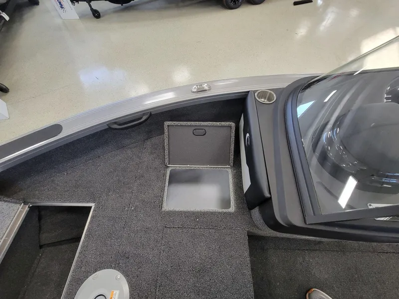 Slide: The Image of Crestliner 1850 Super Hawk 2025 - 13