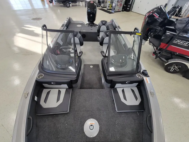 Slide: The Image of Crestliner 1850 Super Hawk 2025 - 14