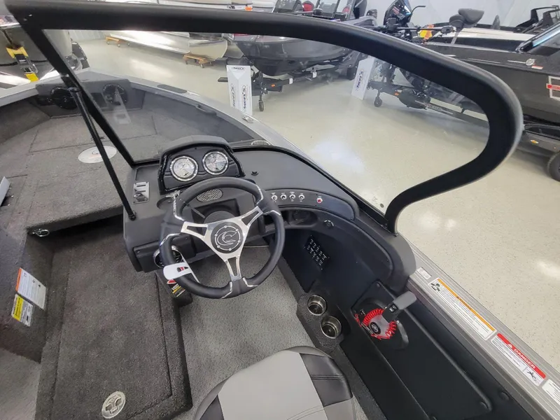 Slide: The Image of Crestliner 1850 Super Hawk 2025 - 15