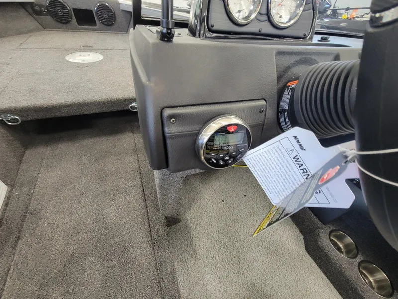 Slide: The Image of Crestliner 1850 Super Hawk 2025 - 17