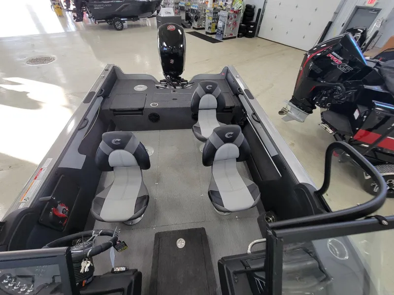 Slide: The Image of Crestliner 1850 Super Hawk 2025 - 20