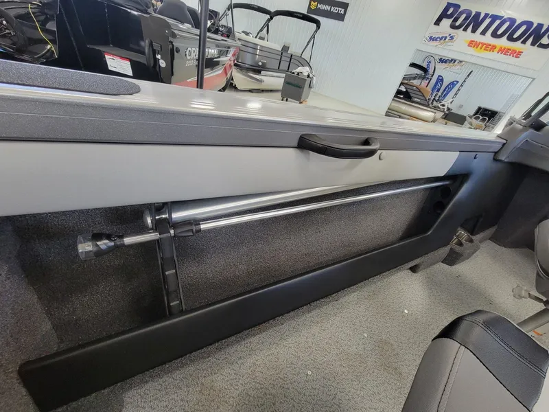 Slide: The Image of Crestliner 1850 Super Hawk 2025 - 24