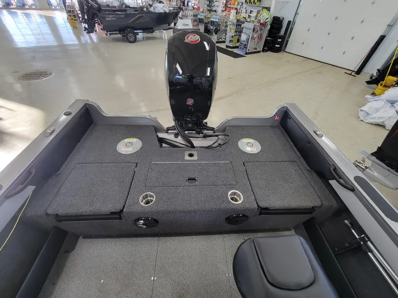 Slide: The Image of Crestliner 1850 Super Hawk 2025 - 25