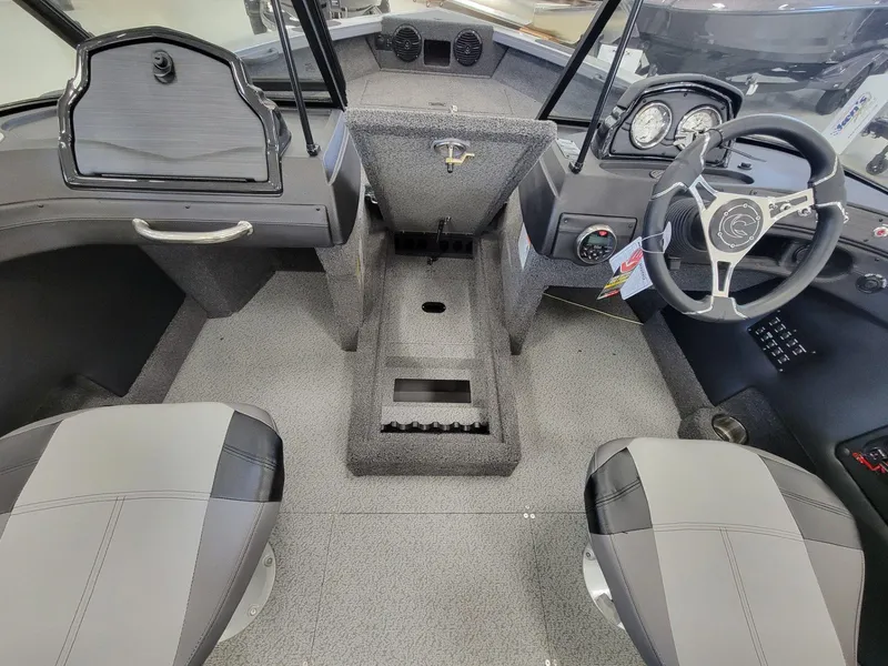 Slide: The Image of Crestliner 1850 Super Hawk 2025 - 9