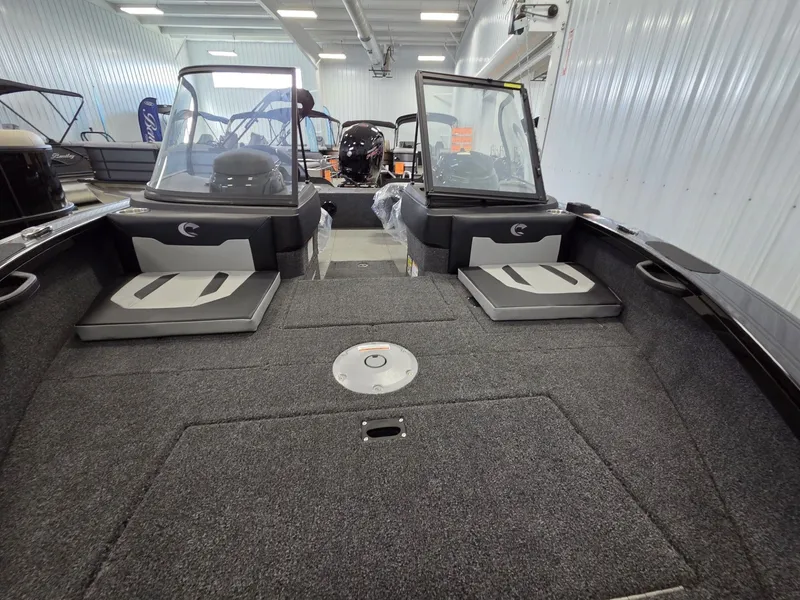 Slide: The Image of Crestliner 1850 Super Hawk 2025 - 10