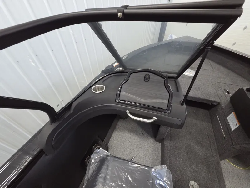 Slide: The Image of Crestliner 1850 Super Hawk 2025 - 15