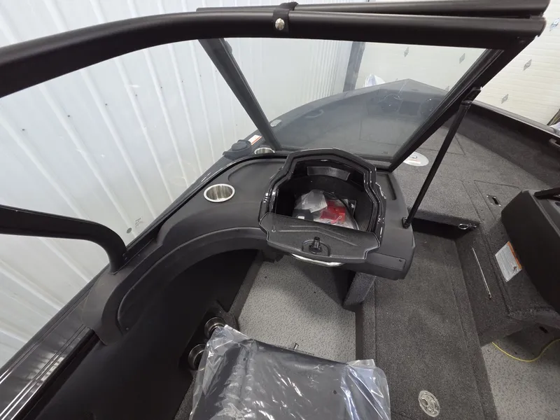 Slide: The Image of Crestliner 1850 Super Hawk 2025 - 16