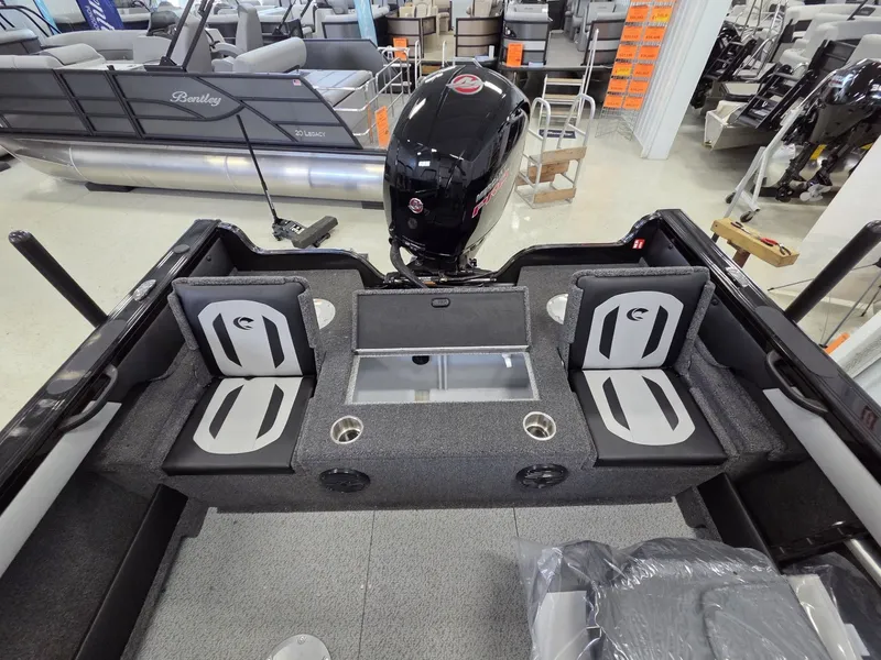 Slide: The Image of Crestliner 1850 Super Hawk 2025 - 20