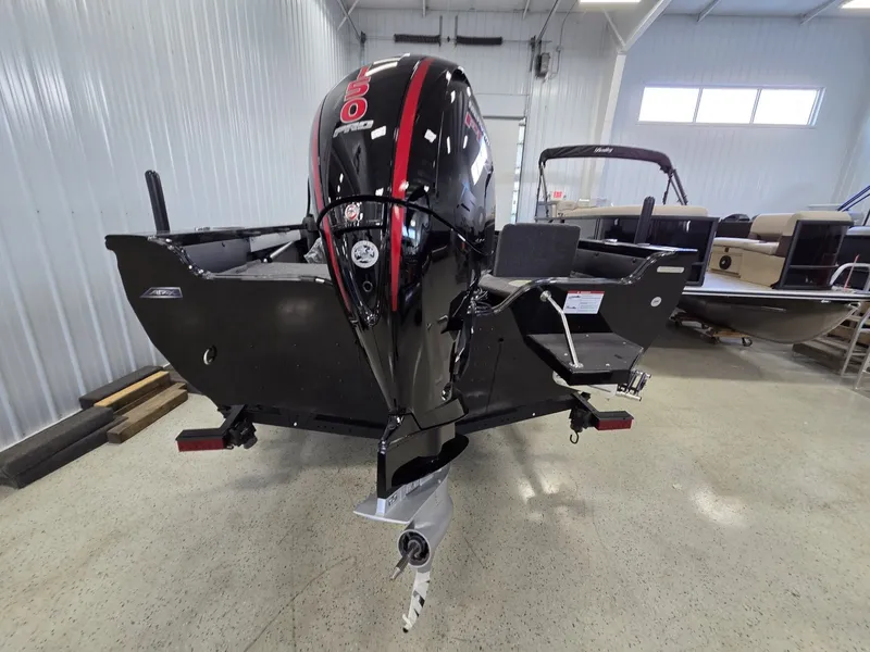 Slide: The Image of Crestliner 1850 Super Hawk 2025 - 6