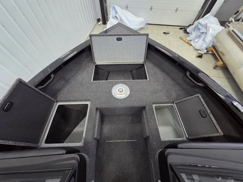 Slide: The Image of Crestliner 1850 Super Hawk 2025 - 9