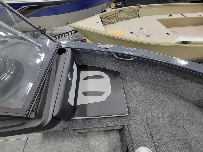 Slide: The Image of Crestliner 1950 Super Hawk 2025 - 10