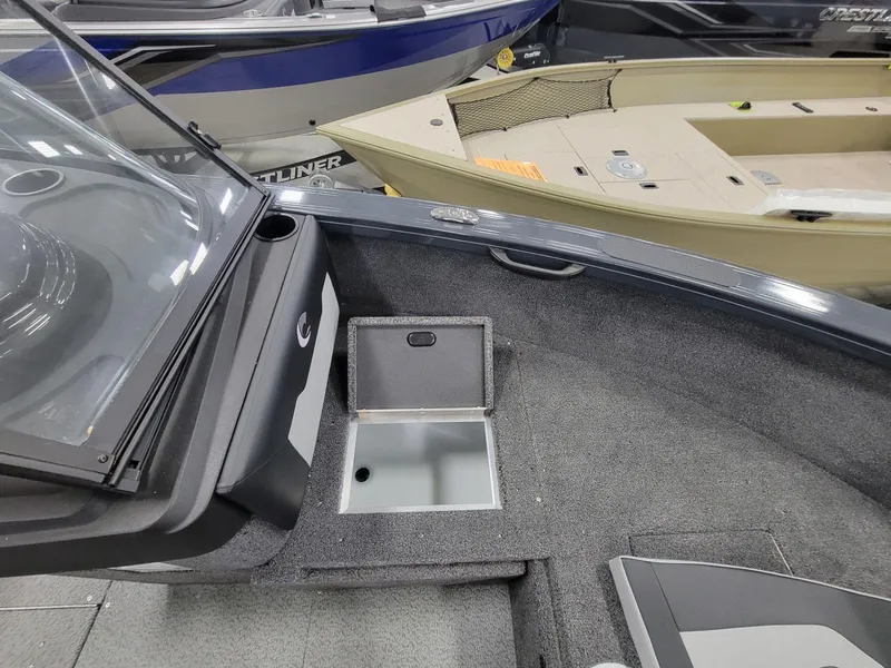 Slide: The Image of Crestliner 1950 Super Hawk 2025 - 15