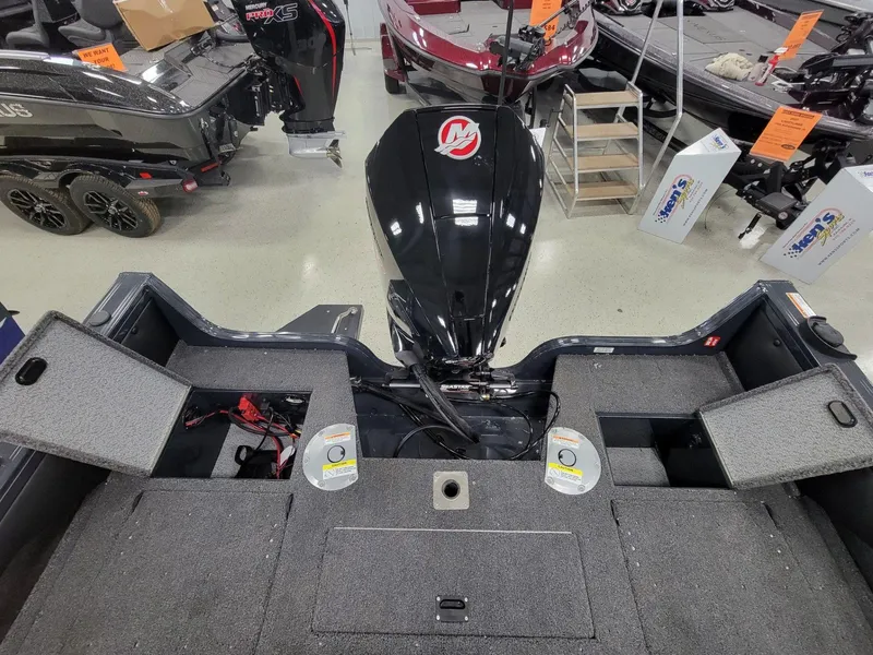 Slide: The Image of Crestliner 1950 Super Hawk 2025 - 29