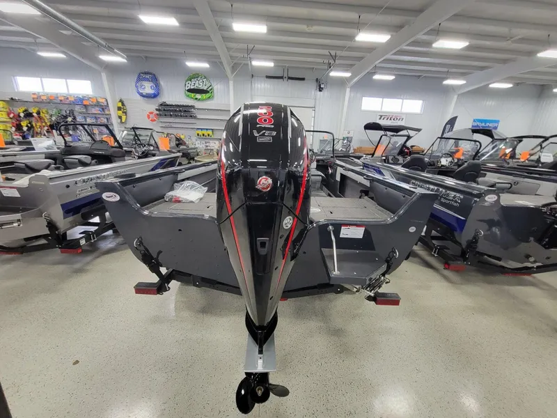 Slide: The Image of Crestliner 1950 Super Hawk 2025 - 3