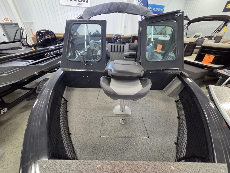 Slide: The Image of Crestliner 1850 Commander 2025 - 15