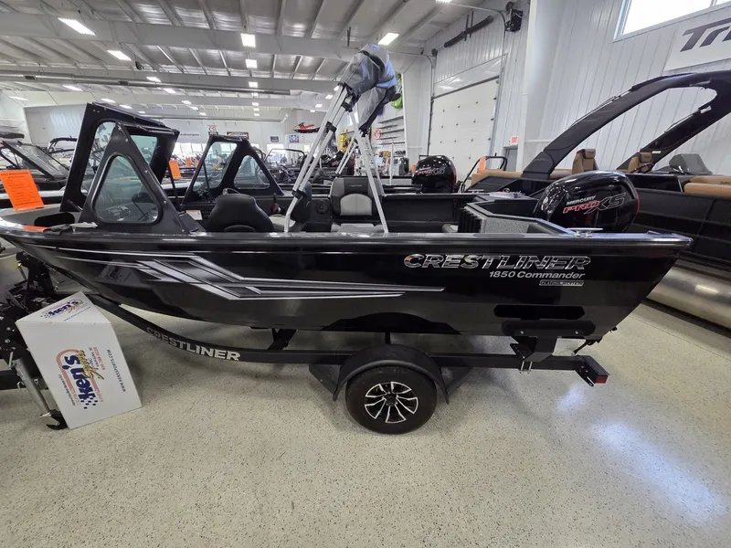 Slide: The Image of Crestliner 1850 Commander 2025 - 3