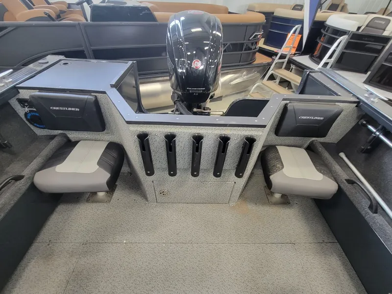 Slide: The Image of Crestliner 1850 Commander 2025 - 7