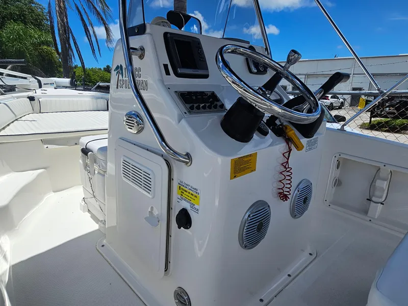 Slide: The Image of Key West 176 Center Console 2013 - 8