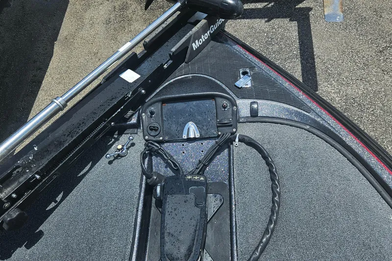 Slide: The Image of 2006 Triton Tr-21X HP boat deck with trolling motor and control panel. - 10