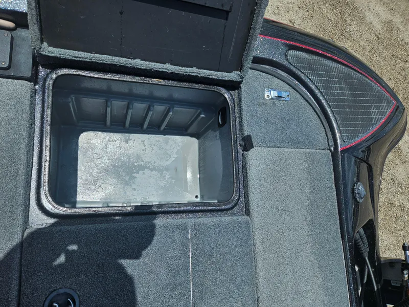 Slide: The Image of 2006 Triton Tr-21X HP boat storage compartment with hydraulic lift. - 29