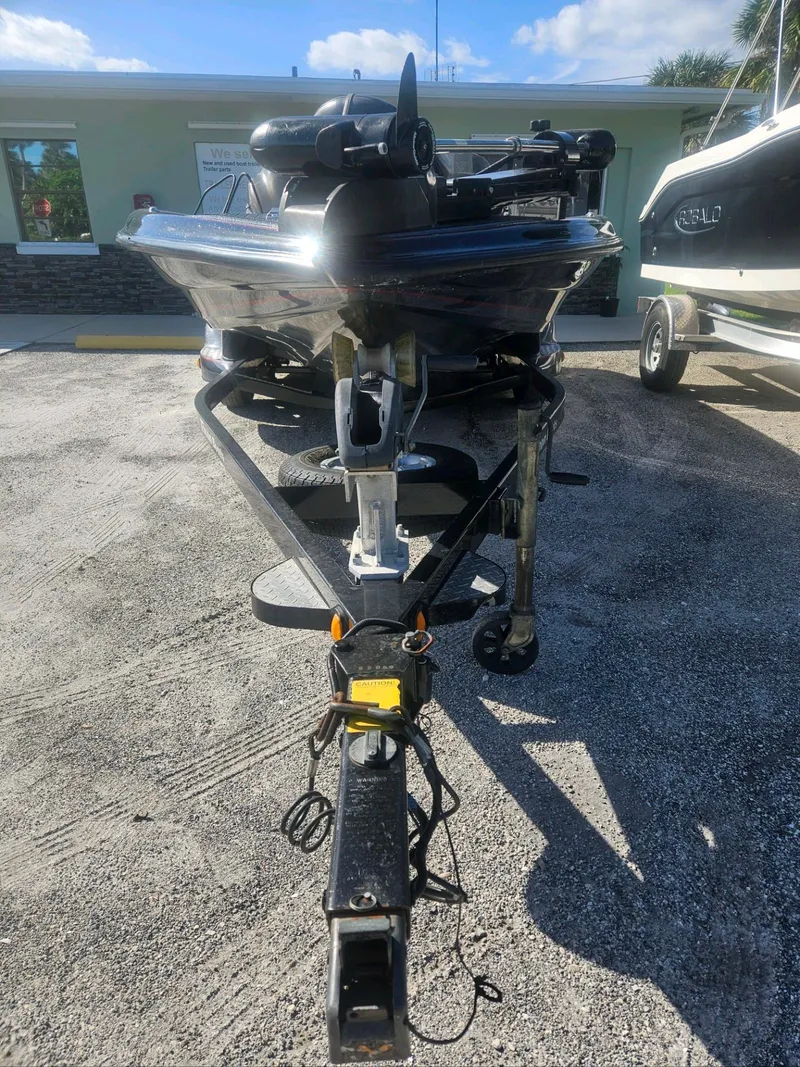 Slide: The Image of 2006 Triton Tr-21X HP boat dashboard with steering wheel and Lowrance display. - 7