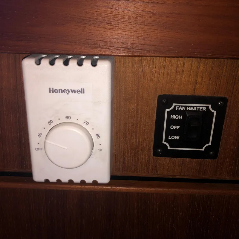 Slide: The Image of Thermostat and fan heater controls on 1996 Bayliner 4788 Pilot House Motoryacht. - 24